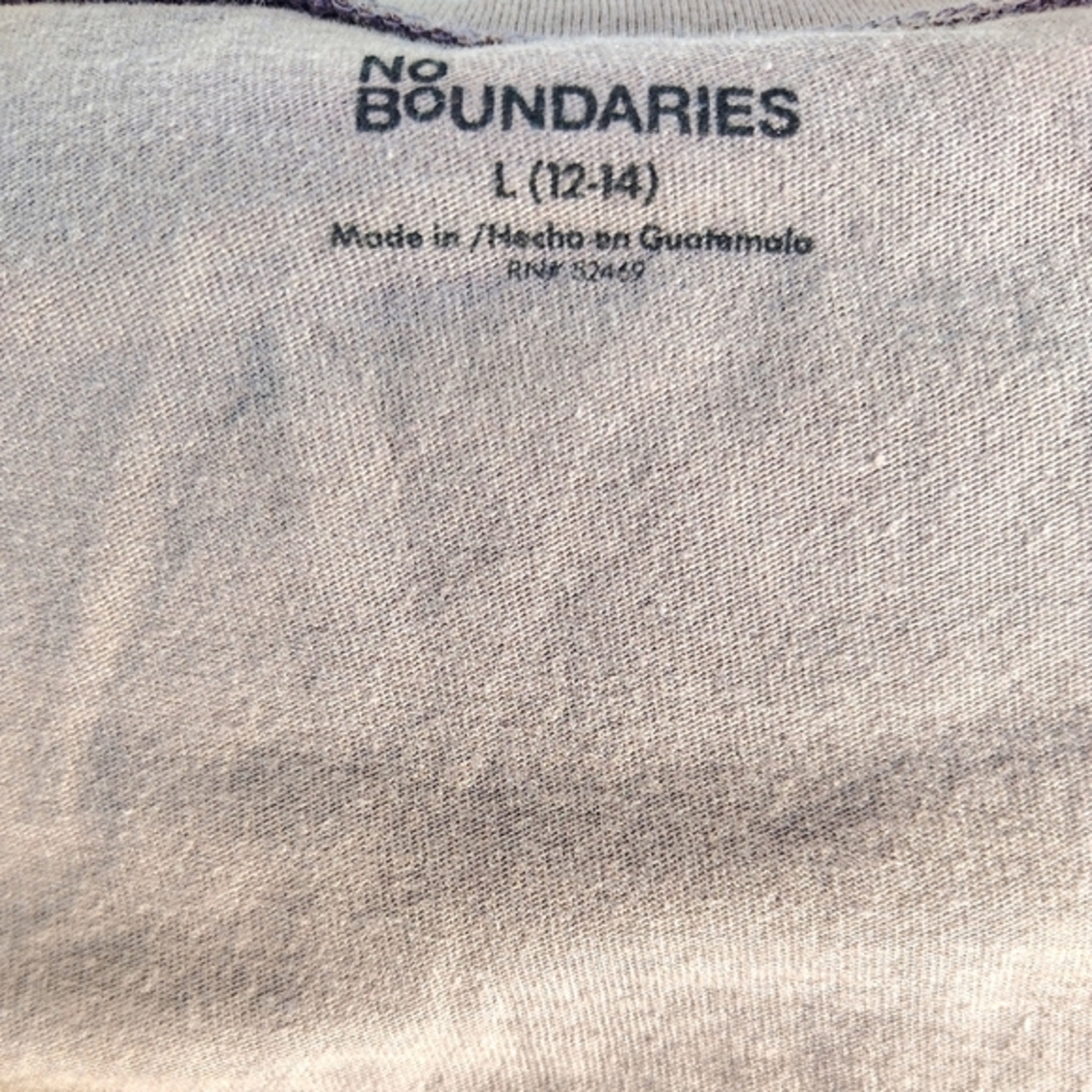 Tan colored large long sleeve t-shirt. No boundaries brand
